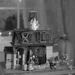 <b>More Americans Decorating Their Homes for Halloween</b>