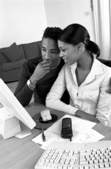 <b>Still Paying Bills By Mail? Five Reasons to Go Online</b>